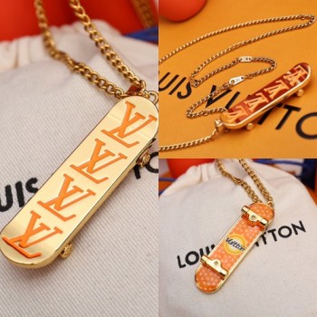 루이비통 스케이트보드 팬던트 목걸이