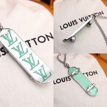 루이비통 스케이트보드 팬던트 목걸이
