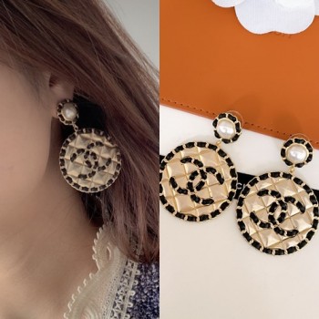 샤넬 C로고 귀걸이