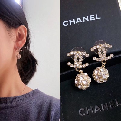 샤넬 C로고 귀걸이