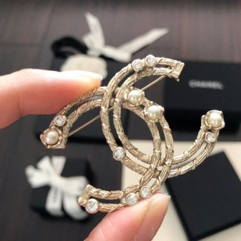 샤넬 C로고 브로치