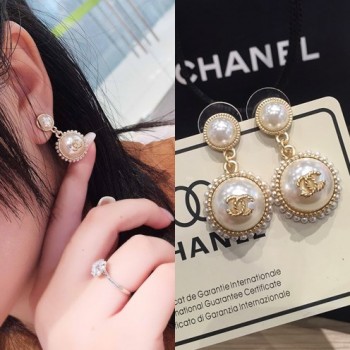 샤넬 C로고 진주 귀걸이